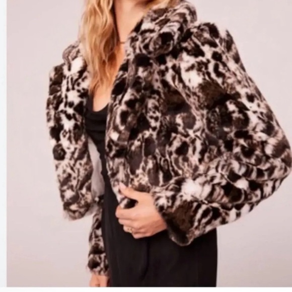 Band of the Free Faux Fur Open Crop Black Brown White Leopard Print Size MED NWT - Picture 1 of 8